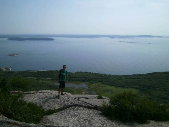 Vista do alto da Precipice Mountain, no Acadia National Park, no Maine, nos Estados Unidos